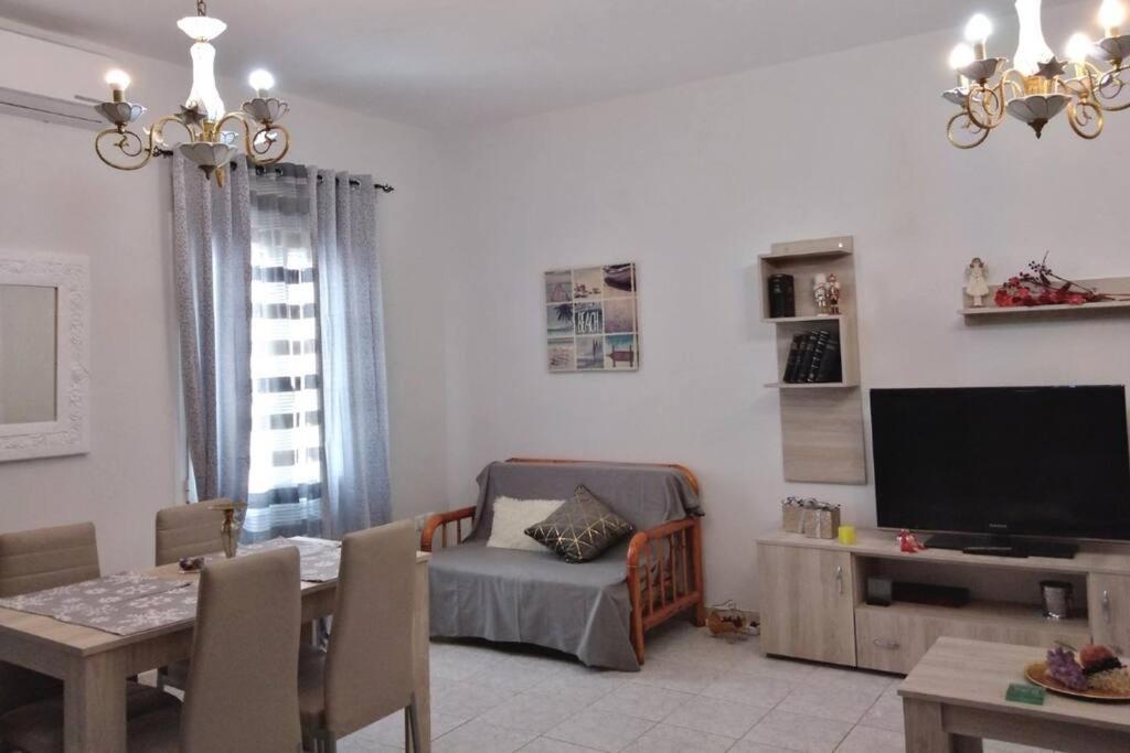 Vion Place Pilos Bagian luar foto